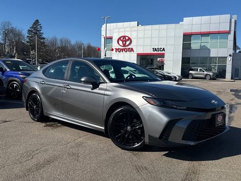 Used 2026 Toyota Camry SE w/ Convenience Package image 1