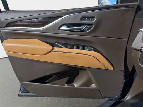 Used 2022 Cadillac Escalade Premium Luxury w/ Performance Package image 32