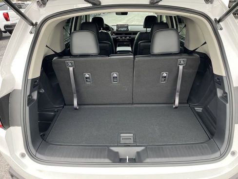 New 2025 Honda Pilot Touring image 6
