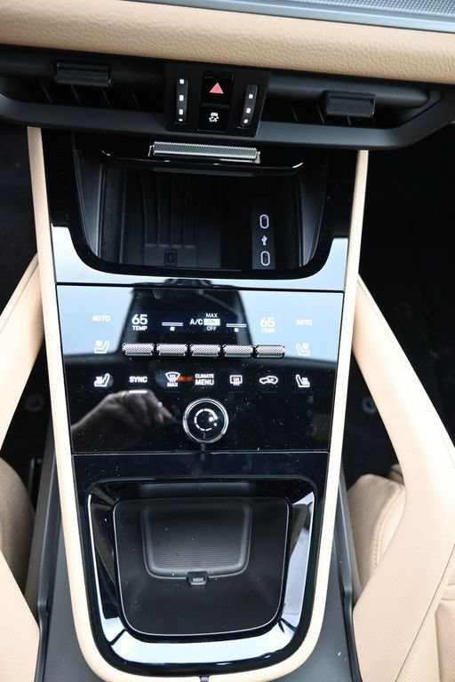 Certified 2026 Porsche Cayenne E-Hybrid Coupe AWD/4WD image 16