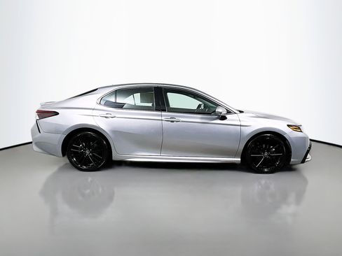 Used 2023 Toyota Camry XSE image 3