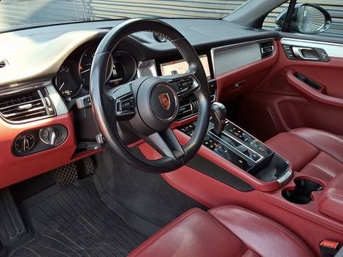 Certified 2023 Porsche Macan Turbo AWD/4WD image 4