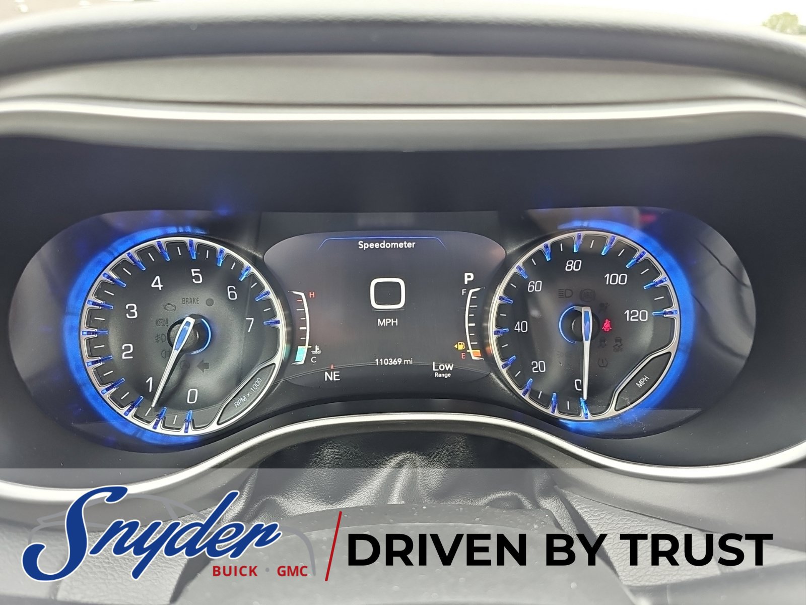 Used 2023 Chrysler Pacifica Touring-L FWD image 13