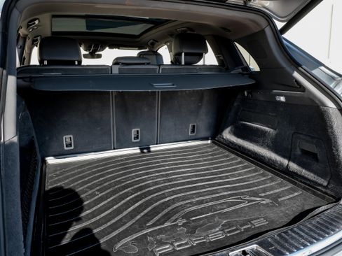 Used 2020 Porsche Cayenne image 48