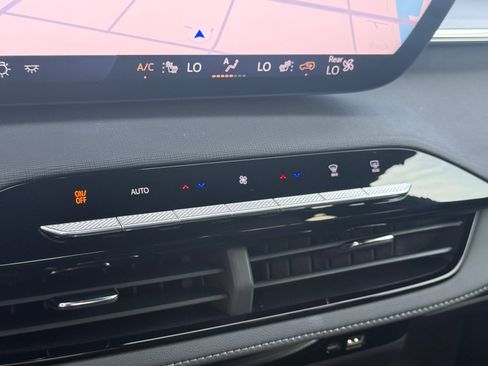 Used 2025 Buick Enclave Sport Touring w/ Power Package image 21