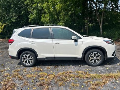 Certified 2023 Subaru Forester Premium AWD/4WD image 2