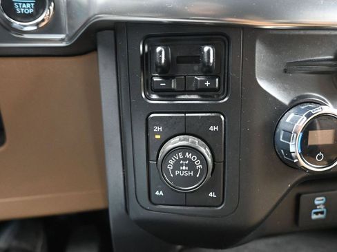 Used 2021 Ford F150 Lariat w/ Trailer Tow Package image 26