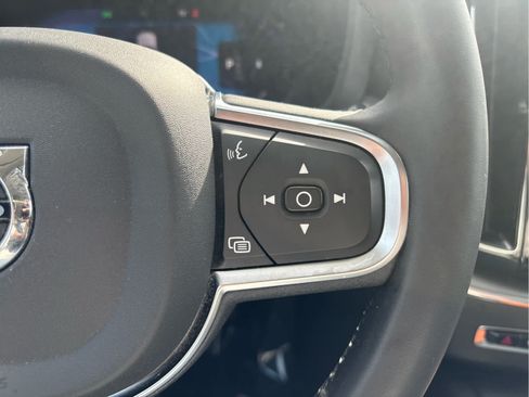 Used 2024 Volvo XC60 B5 Core AWD/4WD image 19