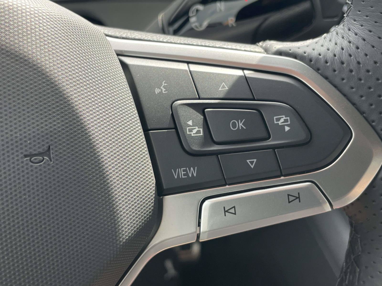New 2026 Volkswagen Tiguan SE R-Line FWD image 24