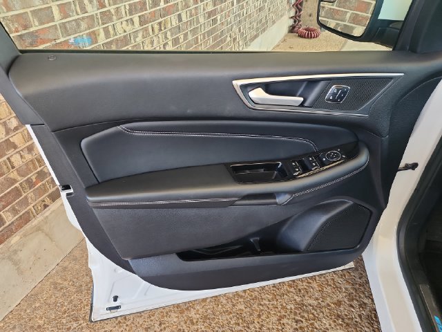 Used 2018 Ford Edge Titanium w/ Equipment Group 301A FWD image 9