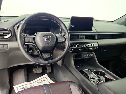Used 2025 Honda Pilot Black Edition image 13