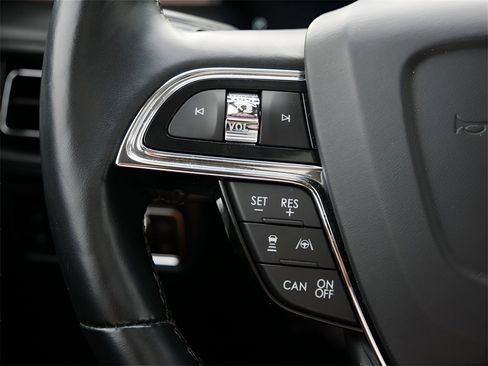 Used 2023 Lincoln Nautilus Reserve w/ Equipment Group 202A image 18