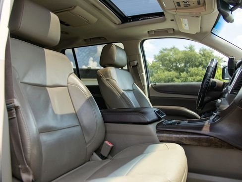 Used 2015 Chevrolet Suburban LT RWD image 19