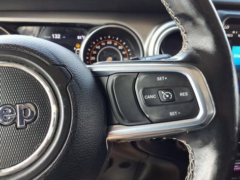 Used 2020 Jeep Wrangler Unlimited Sahara w/ Dual Top Group AWD/4WD image 14