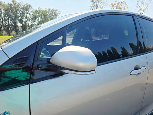 Used 2018 Toyota Prius Prime Premium image 9