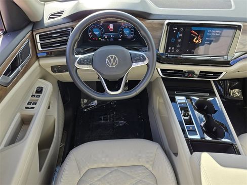 Certified 2025 Volkswagen Atlas SE w/ Black Wheel Package image 12