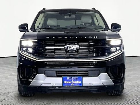 Used 2025 Ford Expedition Platinum w/ Driver's Package AWD/4WD image 4