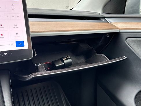 Used 2024 Tesla Model Y Long Range image 49