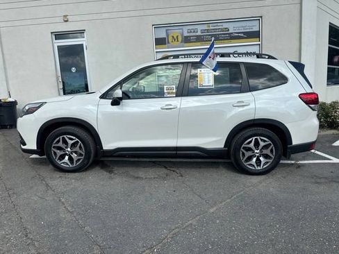Certified 2024 Subaru Forester Premium AWD/4WD image 2