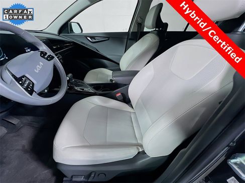 Used 2023 Kia Niro EX image 12