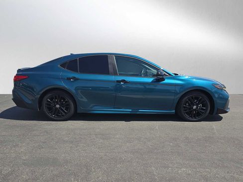 Used 2025 Toyota Camry SE image 2