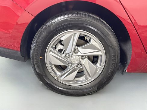 Used 2024 Hyundai Elantra SE FWD image 32