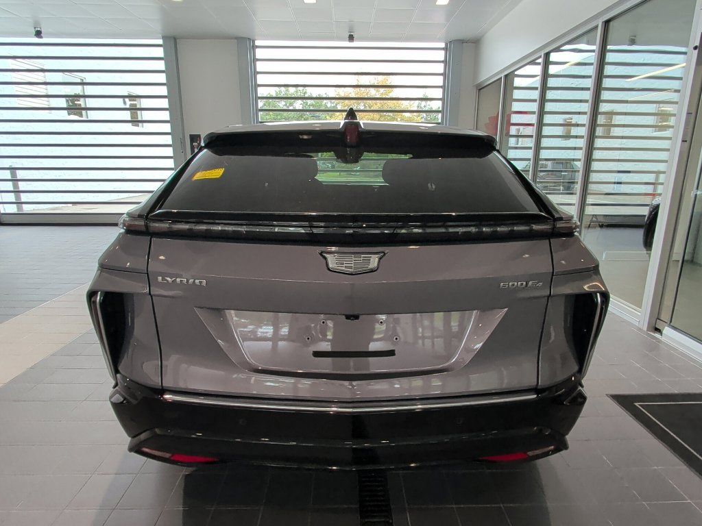 Used 2024 Cadillac Lyriq Luxury AWD/4WD image 4