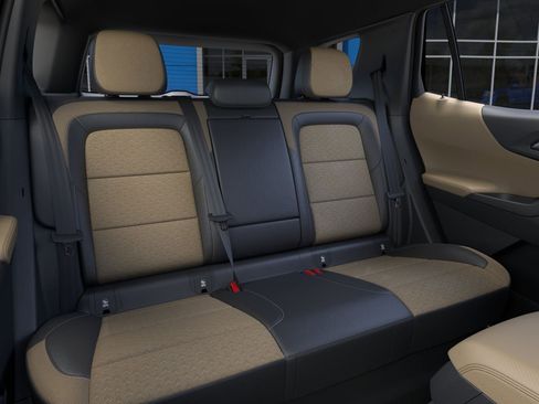 New 2025 Chevrolet Equinox ACTIV image 17
