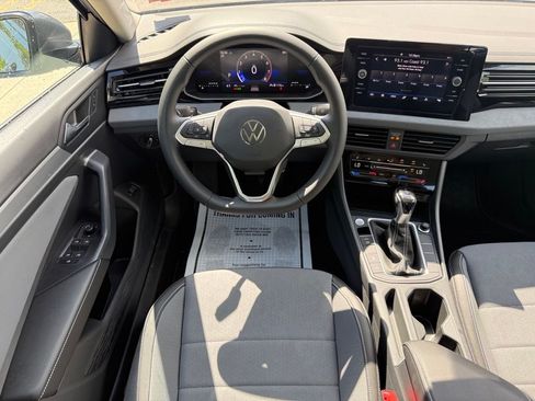New 2026 Volkswagen Jetta SE FWD image 31