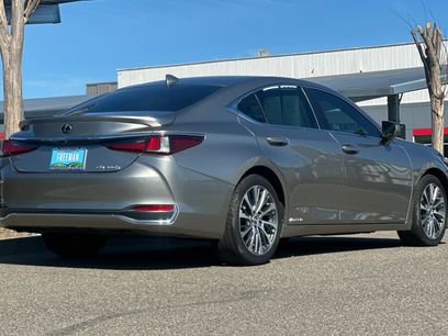 Used 2019 Lexus ES 300h w/ Premium Package