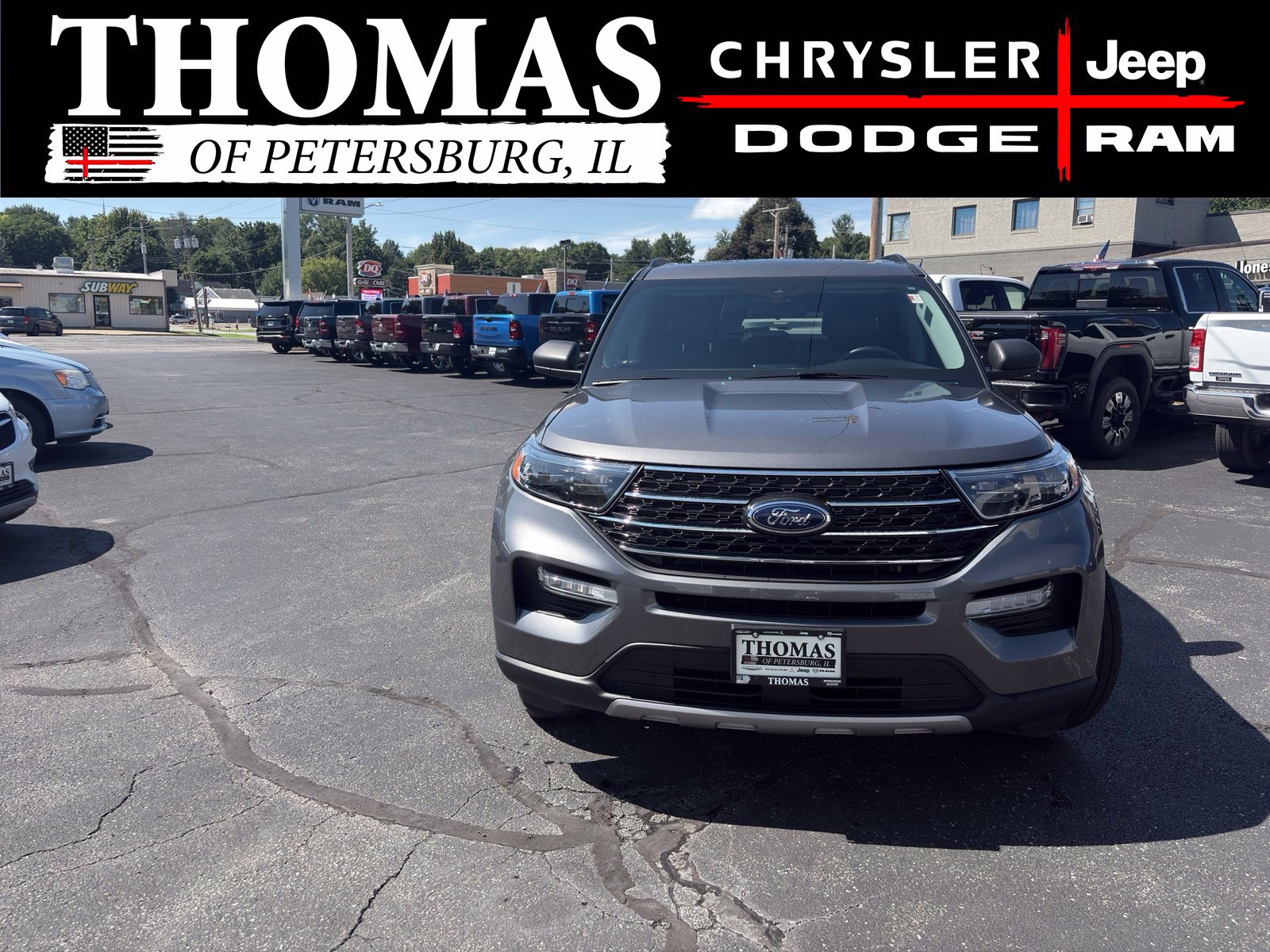 Used 2022 Ford Explorer XLT w/ Equipment Group 202A AWD/4WD image 2