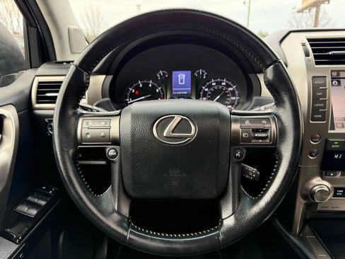 Used 2015 Lexus GX 460 w/ Navigation Package image 16