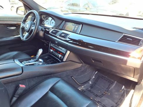 Used 2017 BMW 535i Gran Turismo RWD image 28