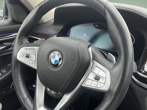 Used 2022 BMW 750i xDrive w/ Executive Package image 17
