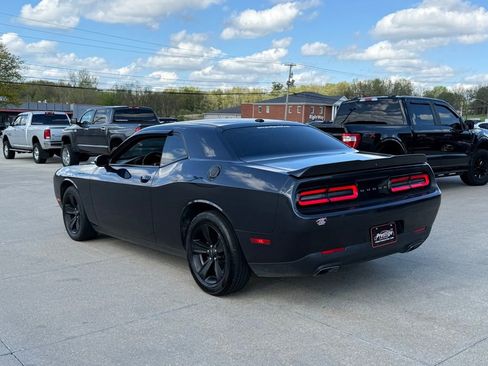 Used 2018 Dodge Challenger SXT RWD image 5