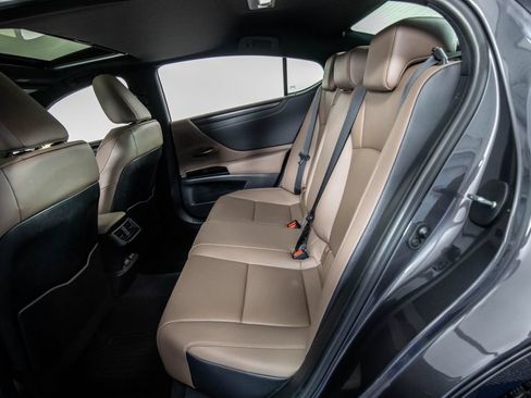 Used 2023 Lexus ES 350 w/ Premium Package FWD image 10