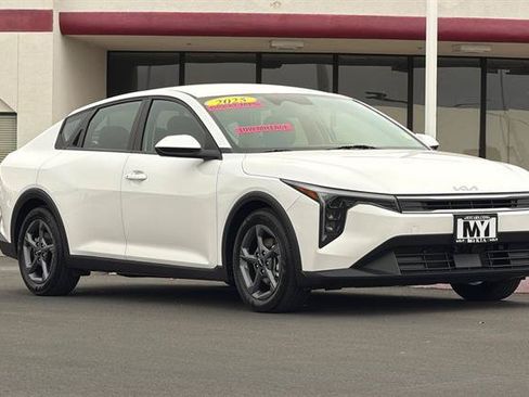 Used 2025 Kia K4 FWD image 2