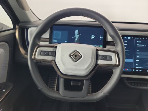 Used 2025 Rivian R1S Premium AWD/4WD image 28