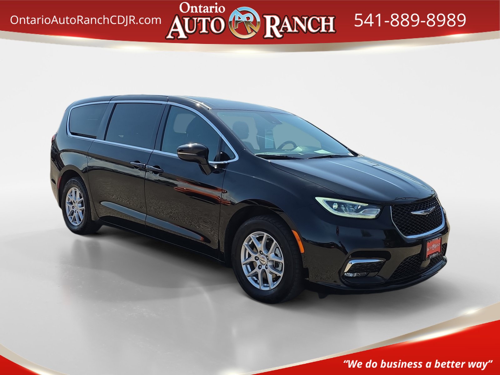 Used 2024 Chrysler Pacifica Touring FWD image 1