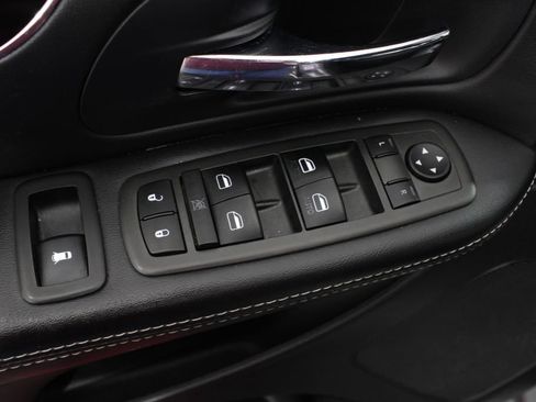 Used 2014 Chrysler Town & Country S FWD image 35