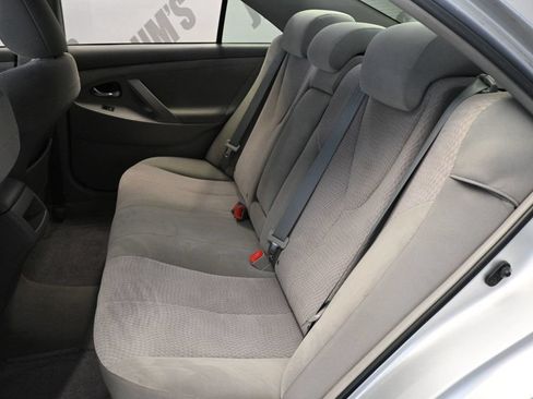 Used 2011 Toyota Camry LE FWD image 11