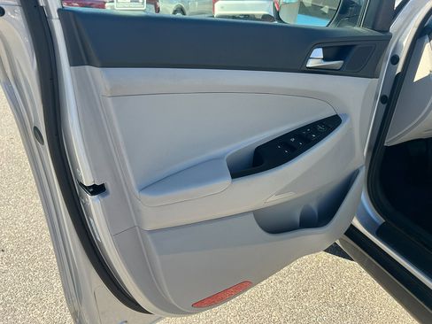 Used 2020 Hyundai Tucson SE image 12