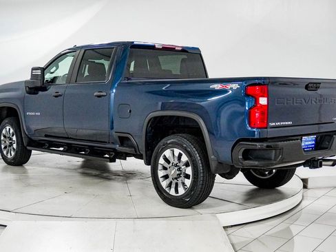 Used 2022 Chevrolet Silverado 2500 Custom w/ Custom Value Package AWD/4WD image 5