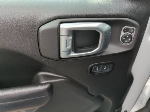 Used 2024 Jeep Gladiator Sport AWD/4WD image 18