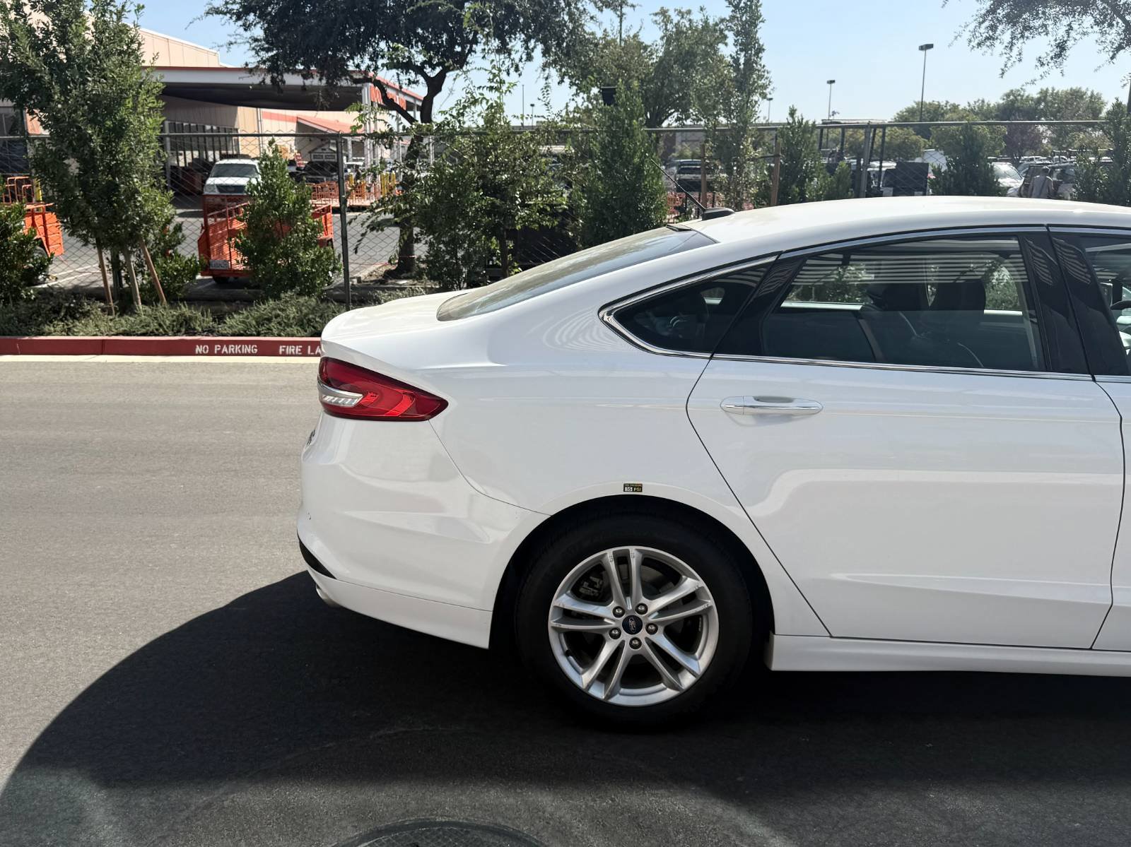 Used 2018 Ford Fusion SE w/ Equipment Group 602A FWD image 5