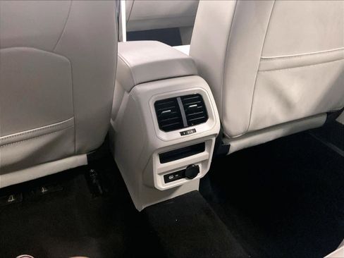 Used 2022 Volkswagen Tiguan SEL R-Line image 28