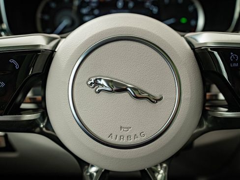 Used 2023 Jaguar F-PACE S image 29