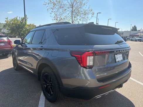 Used 2025 Ford Explorer Active w/ Active Comfort Package image 7