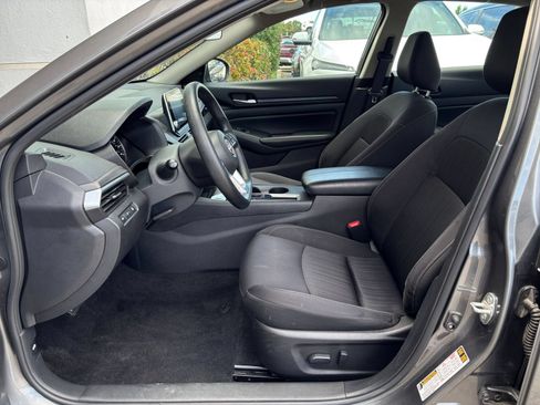 Used 2025 Nissan Altima 2.5 SV FWD image 23