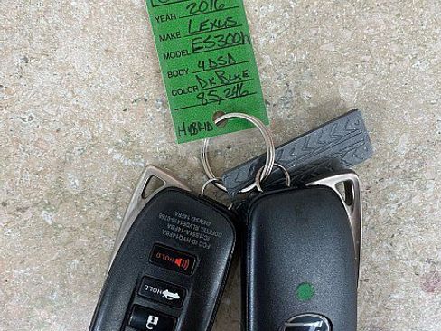 Used 2016 Lexus ES 300h image 27